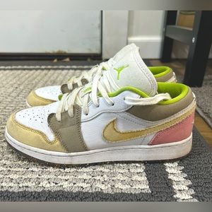 Nike Jordan 1 Low SE - Flowerchild